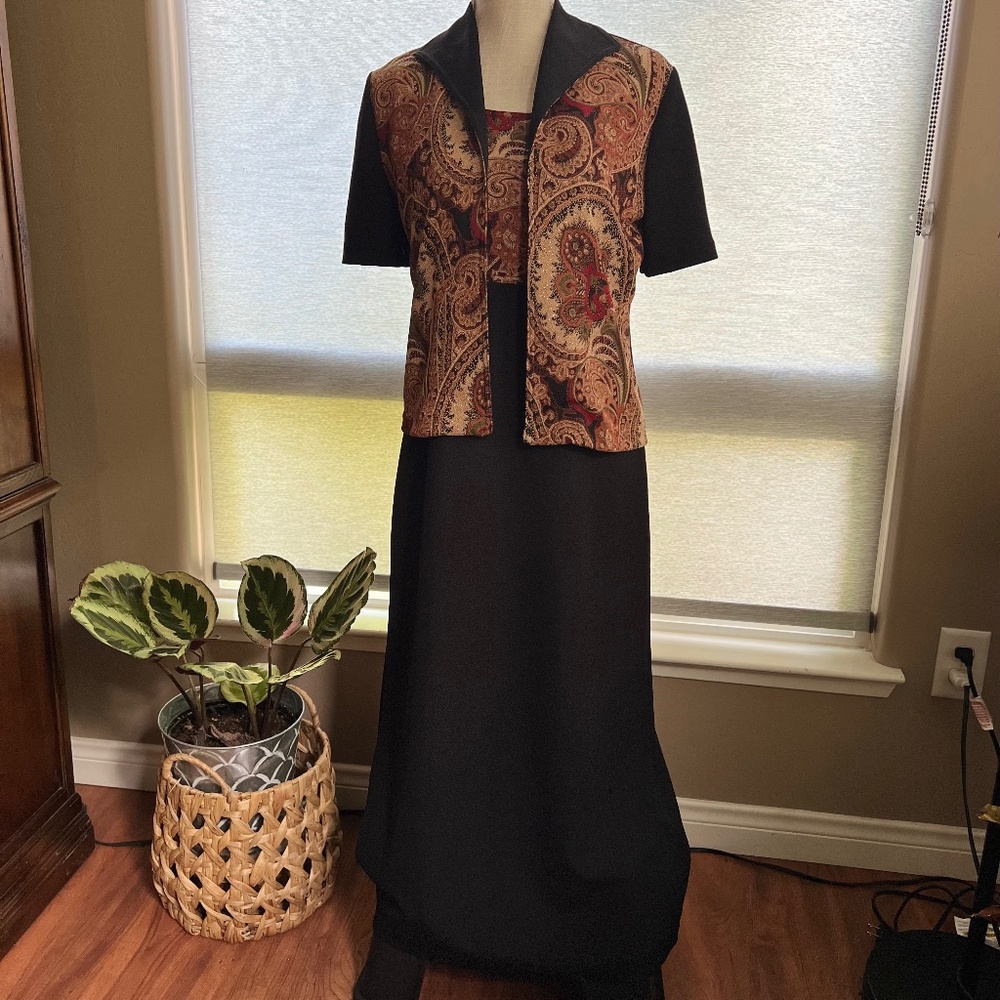 R&K ORIGINALS Woman Black Crepe Sleeveless Dress with Paisley Jacket Size 6